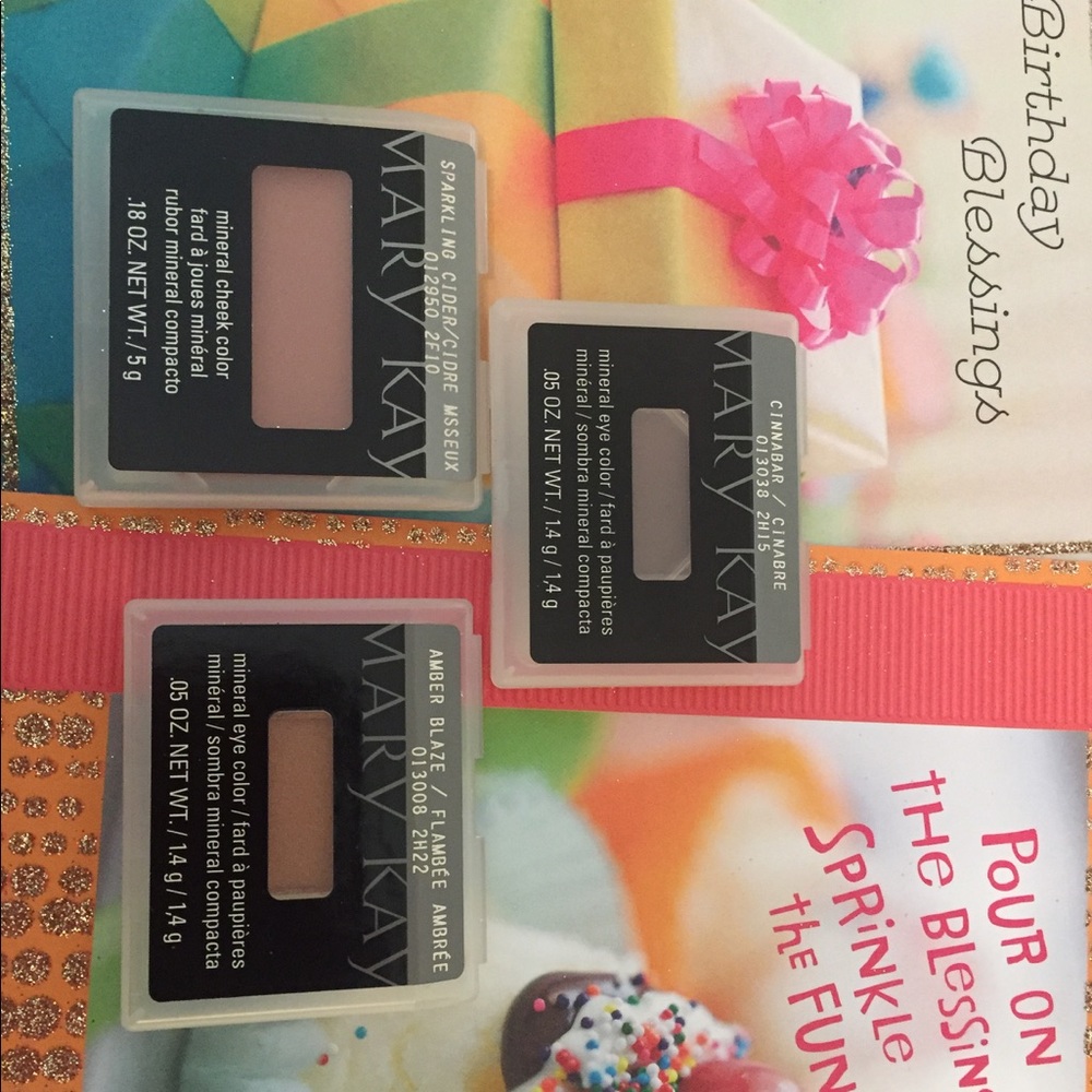 SOLD! Bundle of Mary Kay new make up